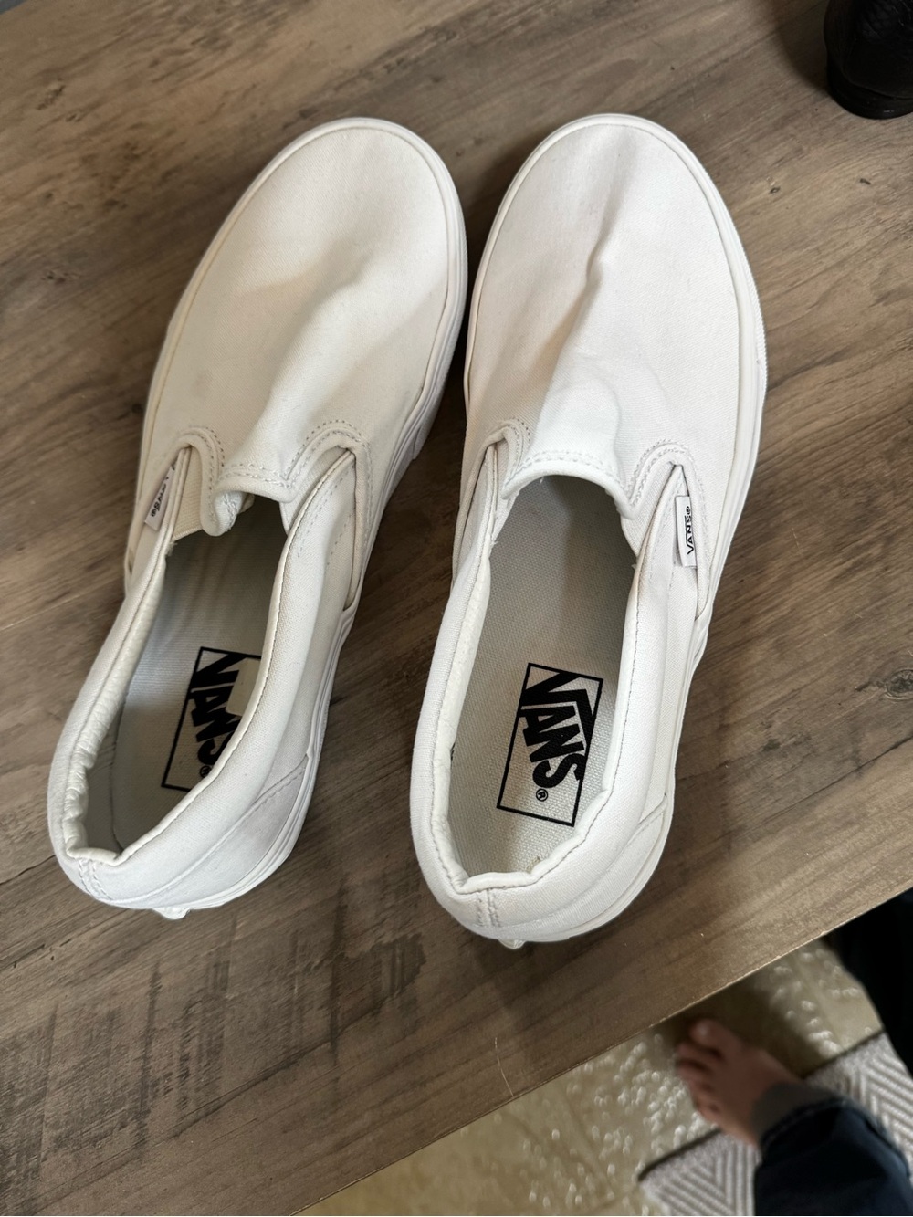 Vans Classic Slip-On Sneakers - White - Picture 2 of 5